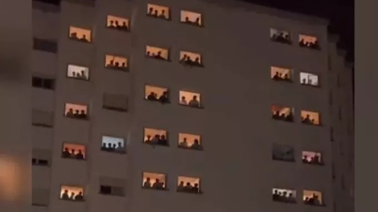 Δεκάδες φοιτητές στην Ισπανία έβριζαν χυδαία κοπέλες – Έντονη αντίδραση από τον πρωθυπουργό Σάντσεθ